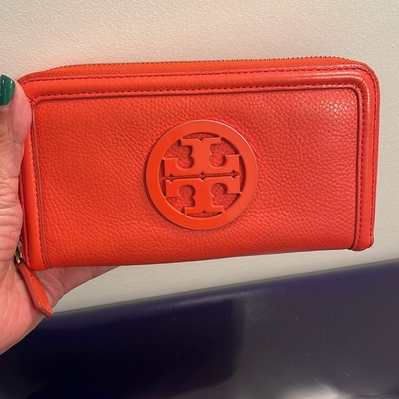 Tory Burch Zip around wallet, orange pebbled leather in excellent condition! - Picture 7 of 7